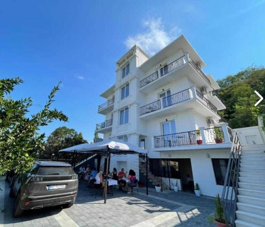Hotel Fama Shkallnur Exterior foto