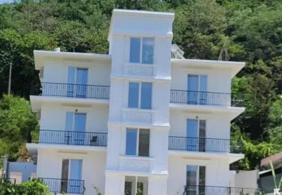 Hotel Fama Shkallnur Exterior foto