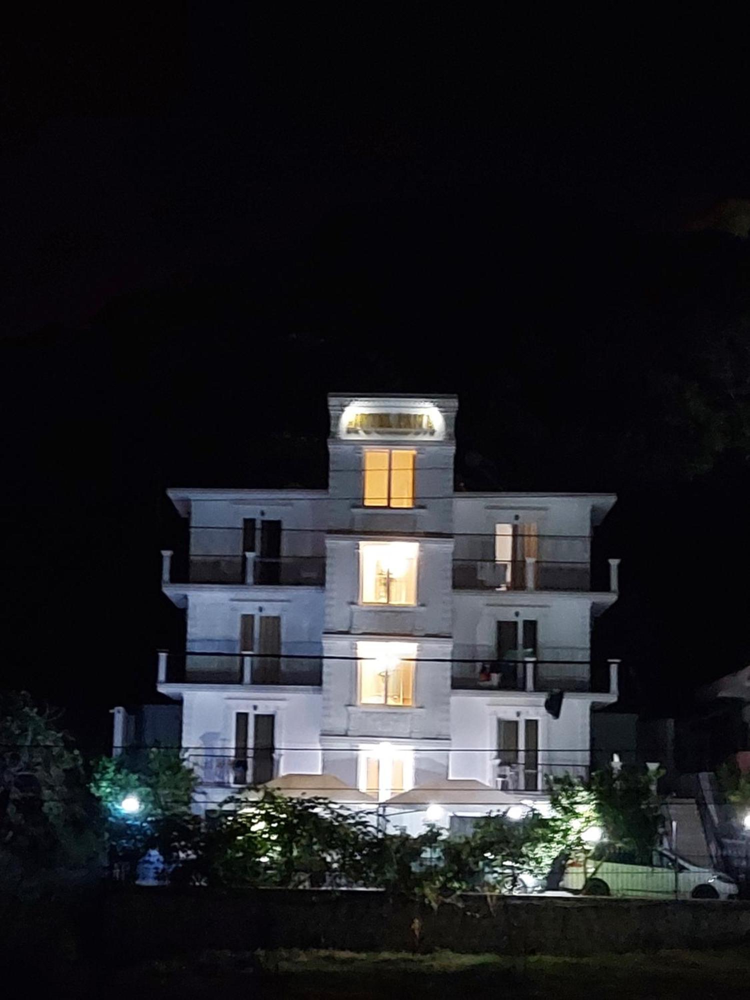 Hotel Fama Shkallnur Exterior foto