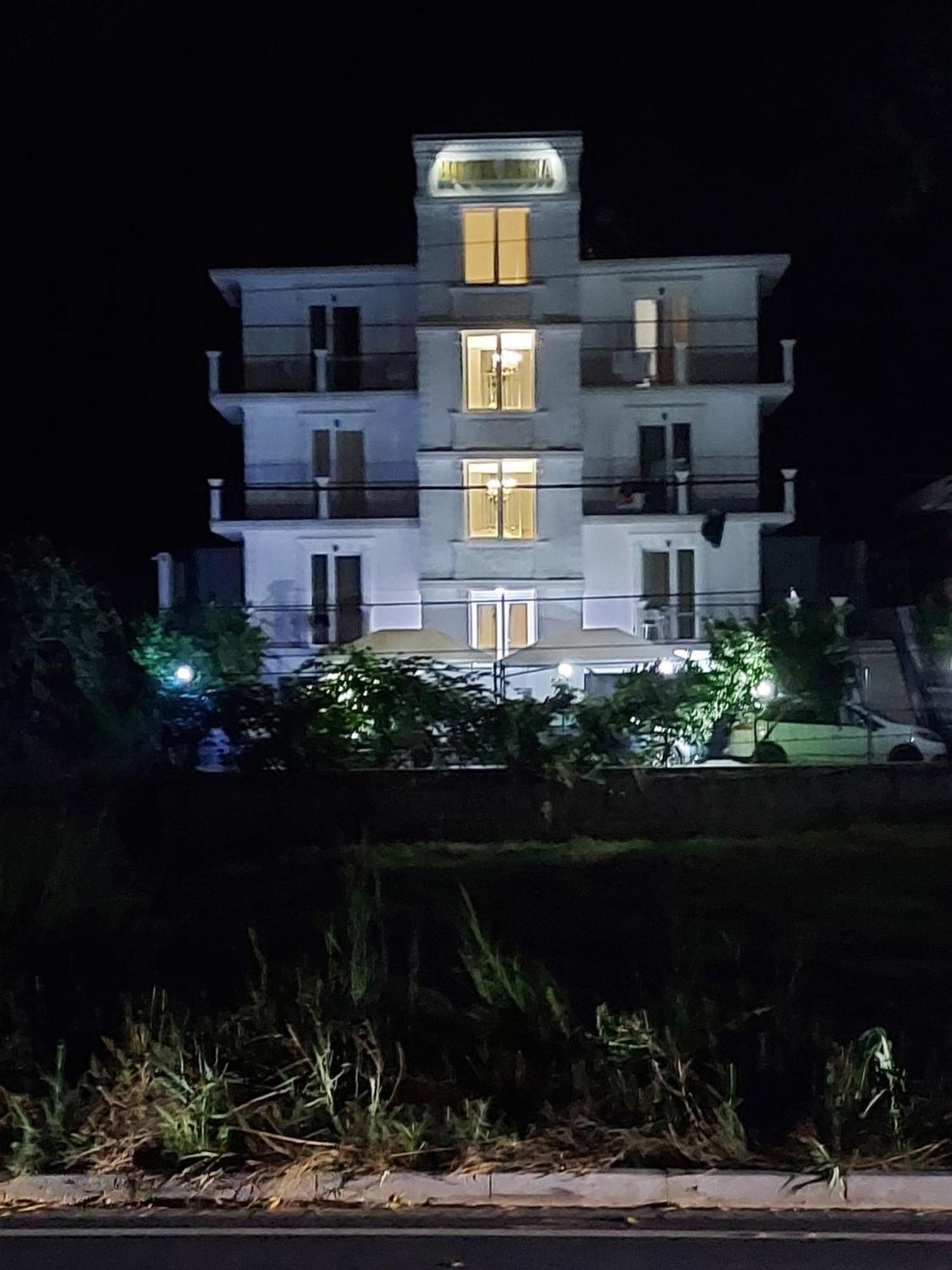 Hotel Fama Shkallnur Exterior foto