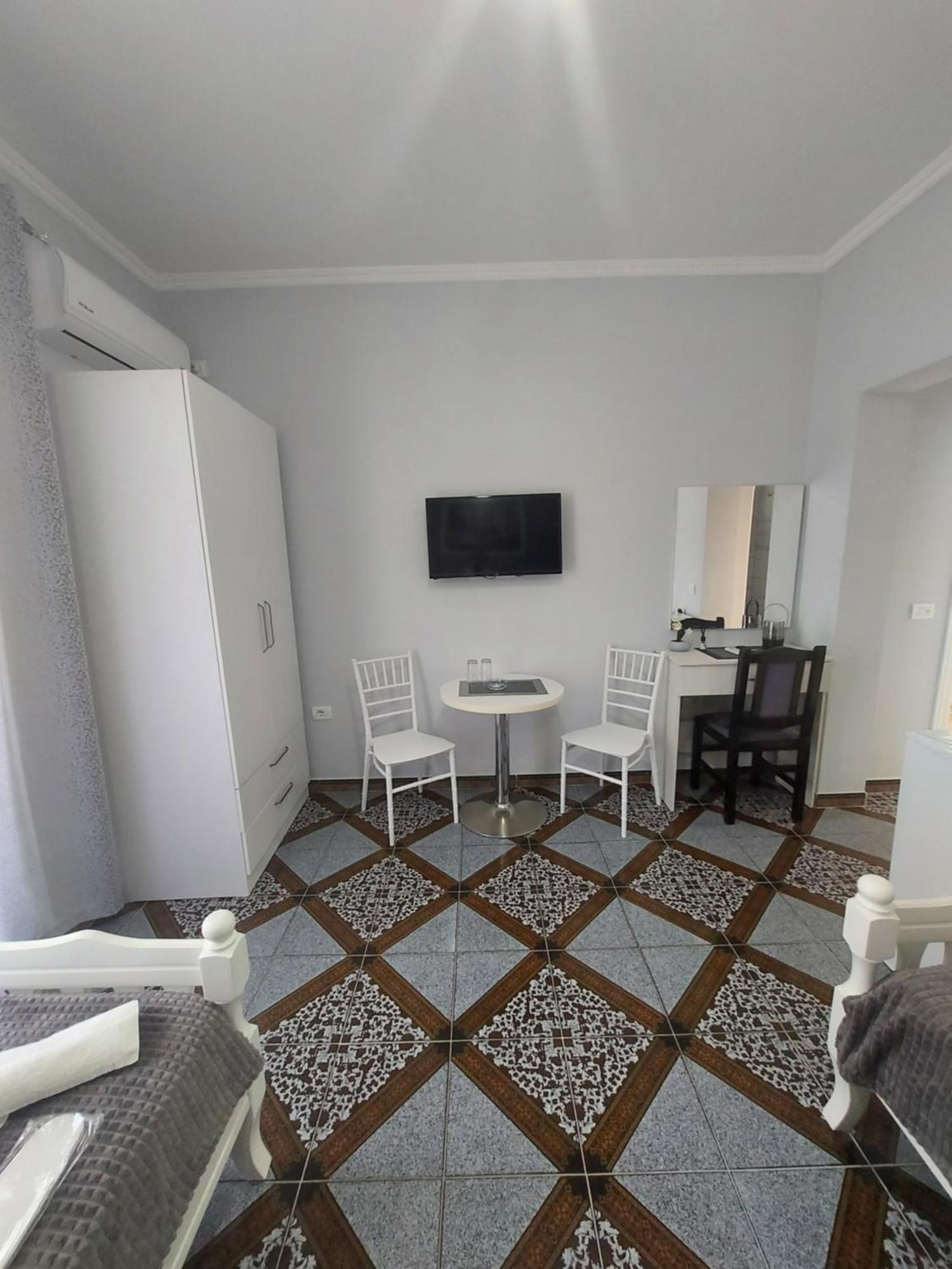 Hotel Fama Shkallnur Exterior foto