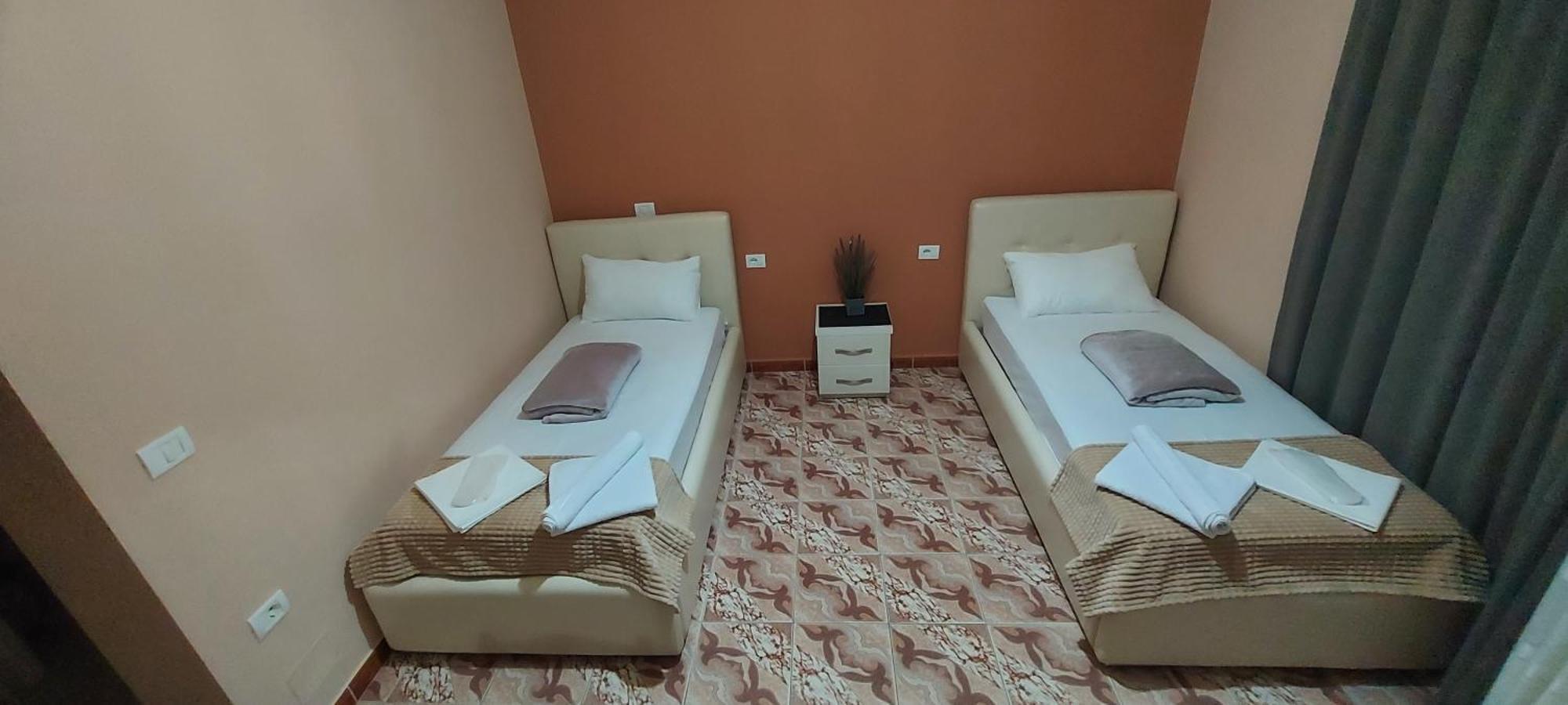 Hotel Fama Shkallnur Exterior foto