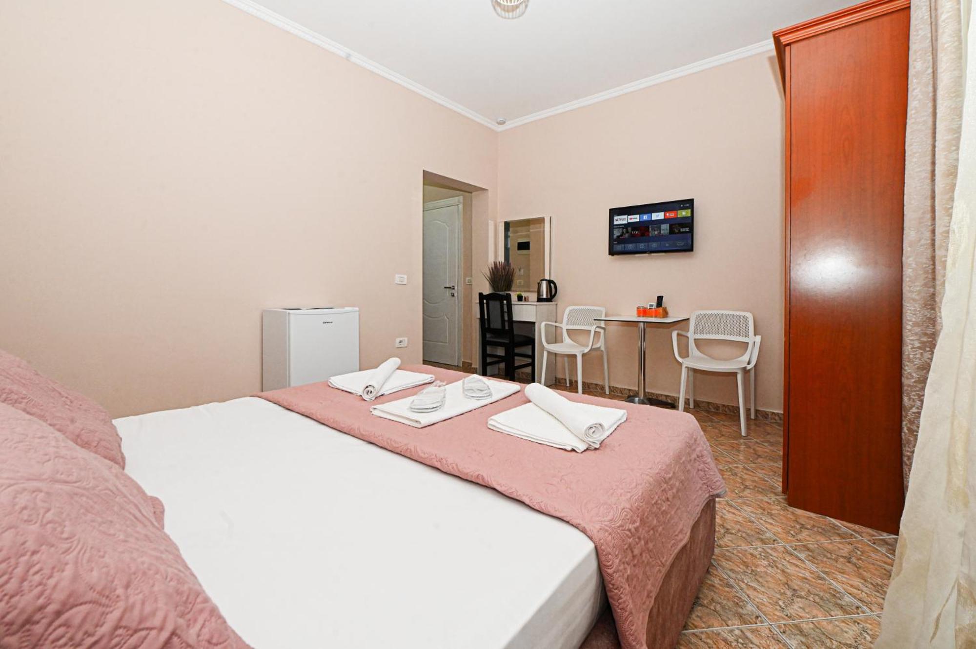 Hotel Fama Shkallnur Exterior foto