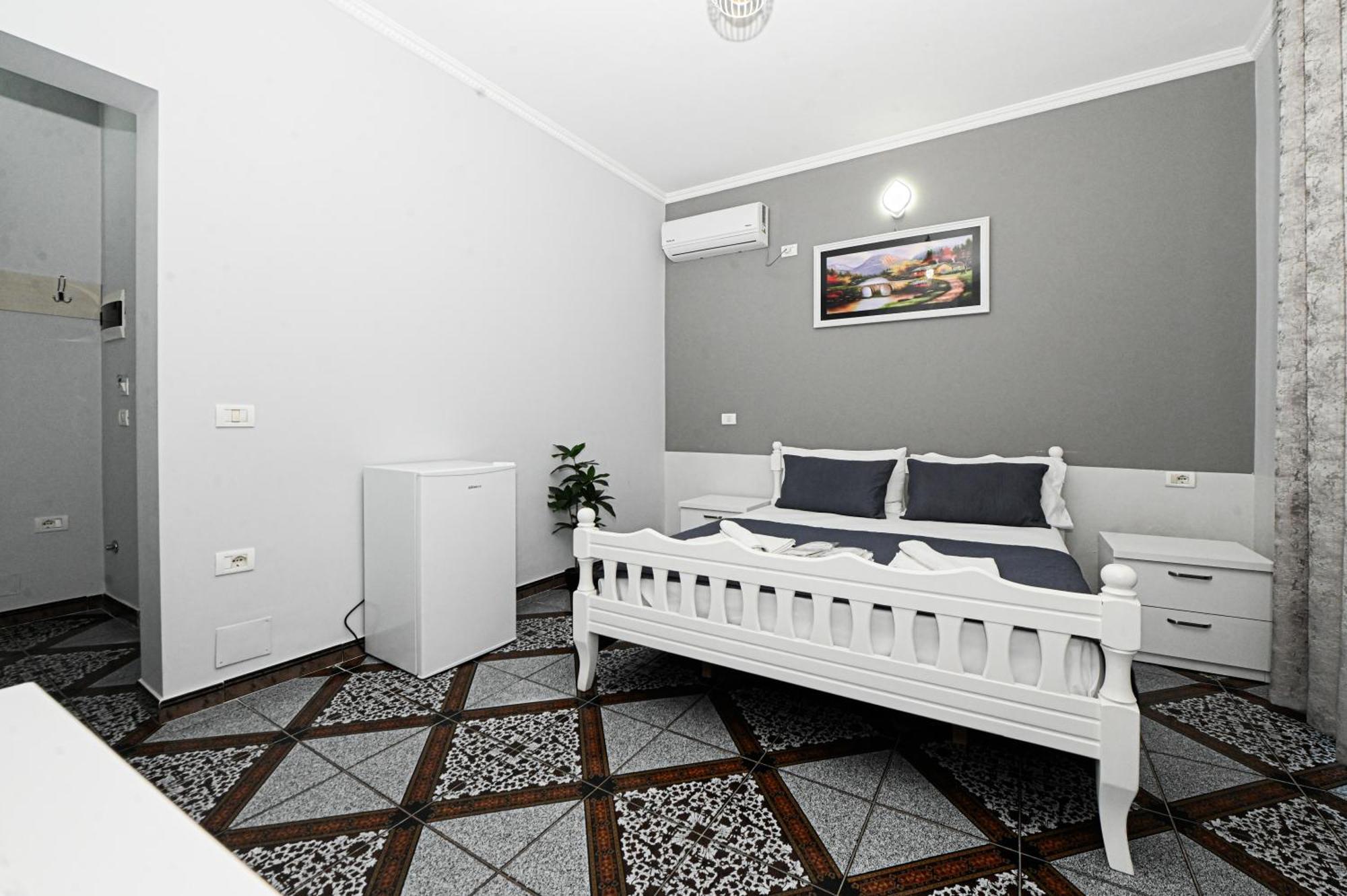 Hotel Fama Shkallnur Exterior foto
