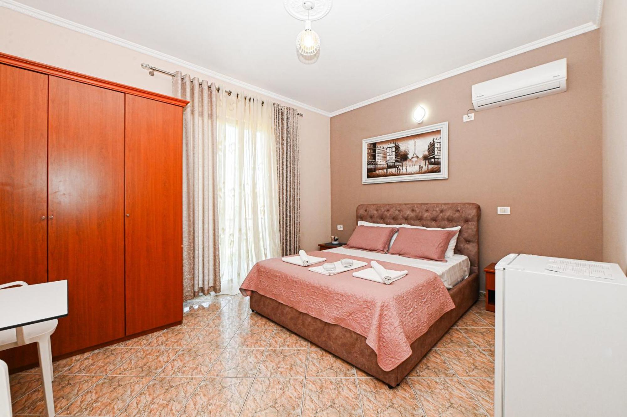 Hotel Fama Shkallnur Exterior foto