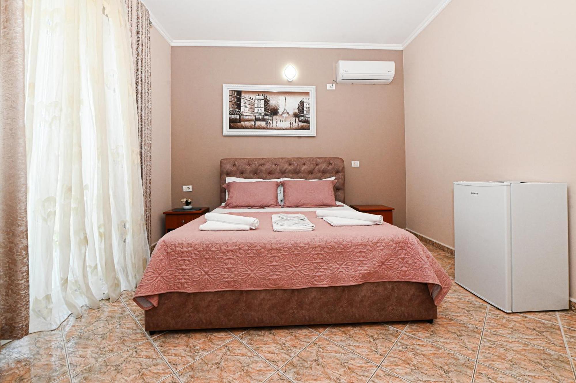 Hotel Fama Shkallnur Exterior foto
