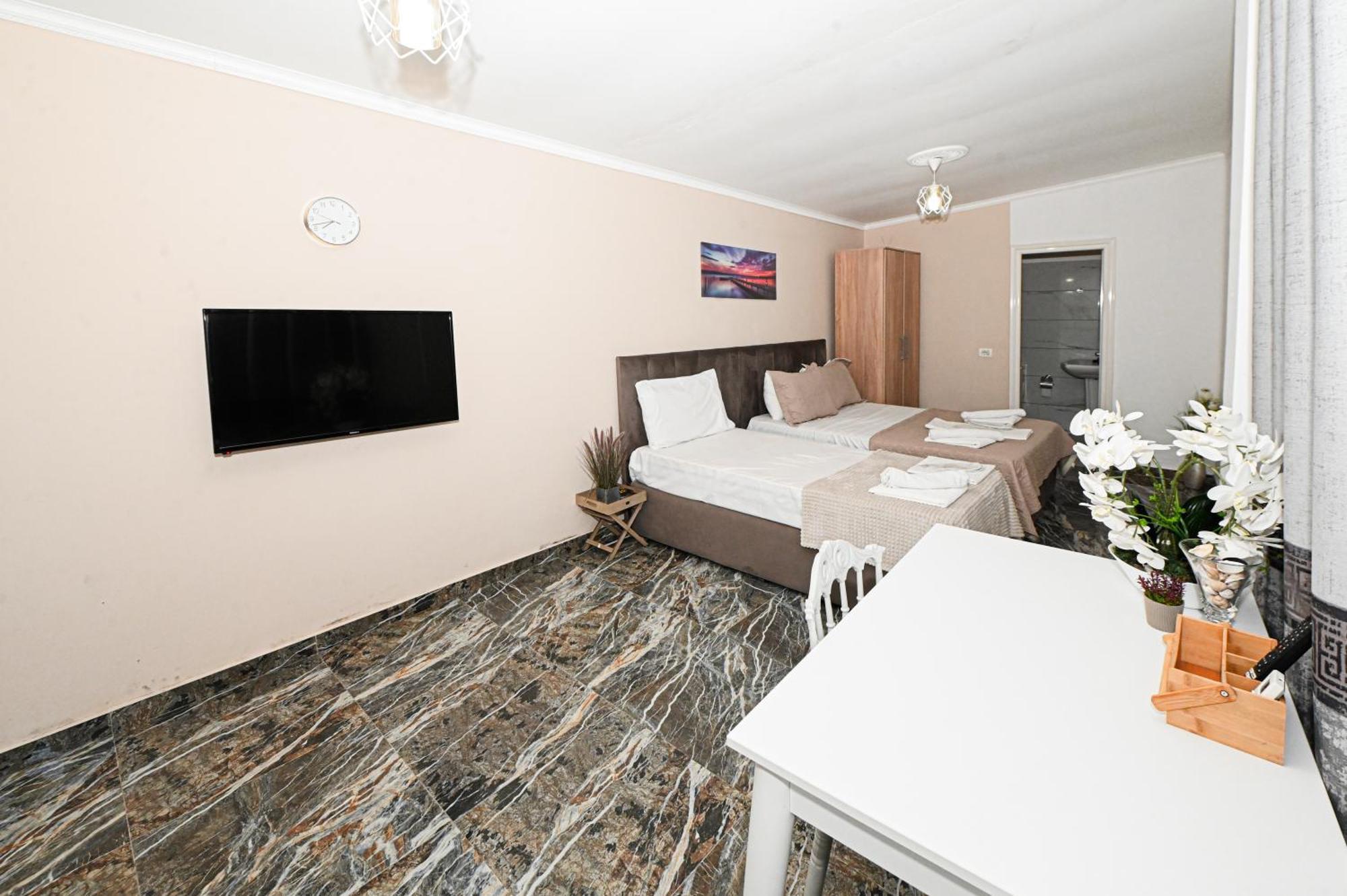 Hotel Fama Shkallnur Exterior foto