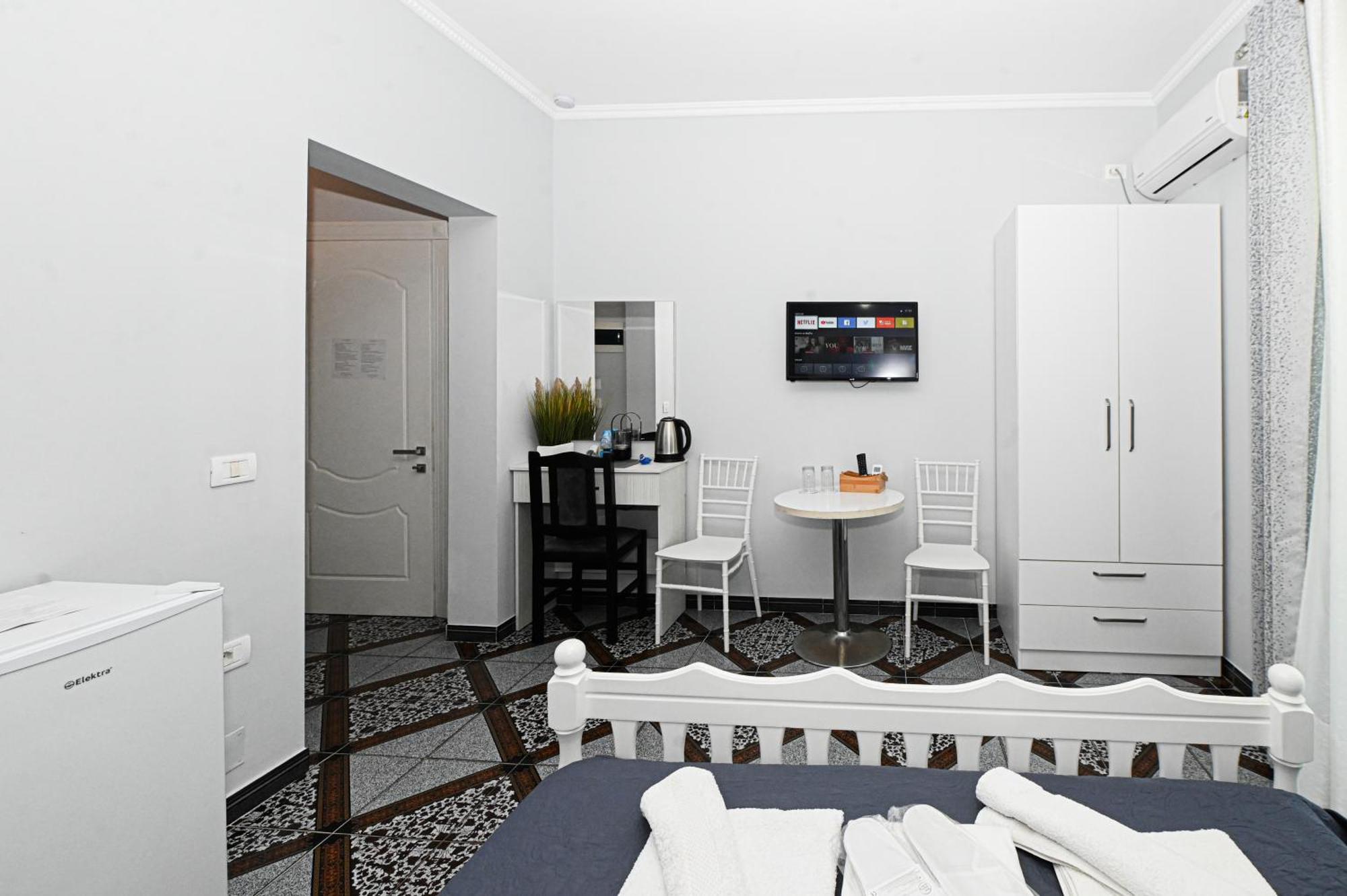 Hotel Fama Shkallnur Exterior foto