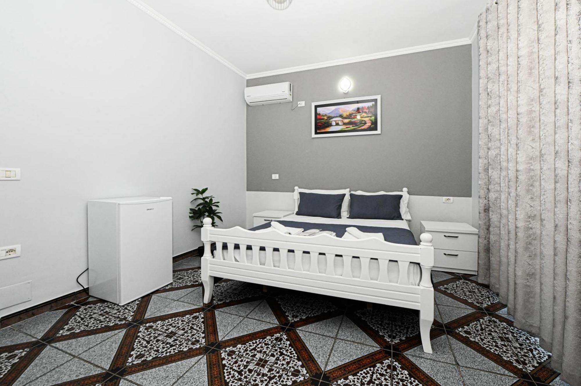 Hotel Fama Shkallnur Exterior foto