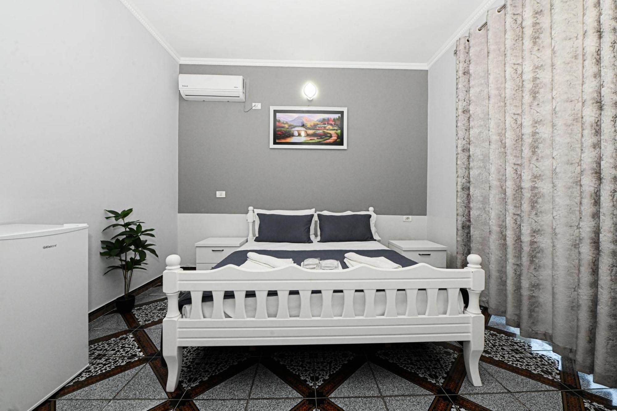 Hotel Fama Shkallnur Exterior foto
