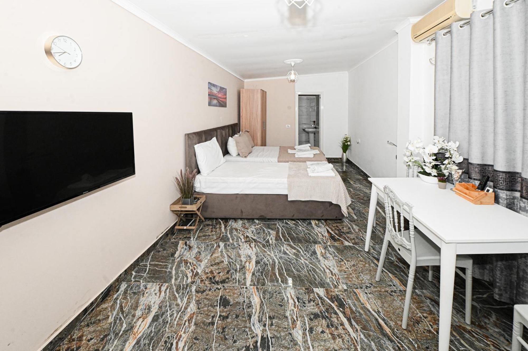 Hotel Fama Shkallnur Exterior foto